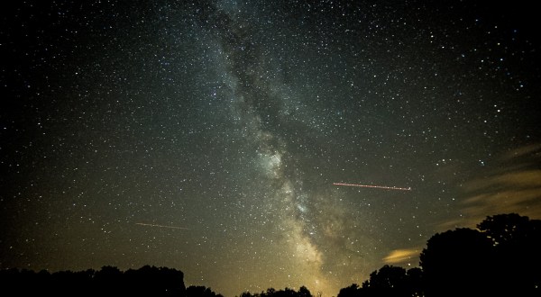 Surges Of Up To 100 Meteors Per Hour Will Light Up The Buffalo Skies During The 2020 Lyrid Meteor This April