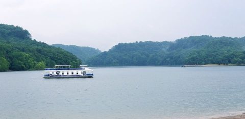 This Summer, Take A Kentucky Vacation In A Floating Home On Lake Cumberland