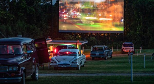 For A Nostalgic Night Out In Arkansas, Visit Kenda Drive-In