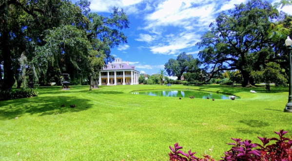 Stroll Through 38-Acres Of Botanical Gardens At The Houmas House Near New Orleans