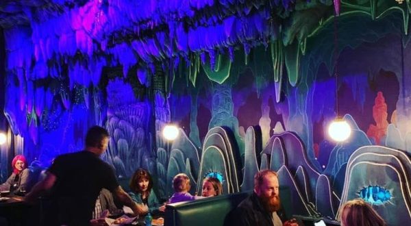 There Is A Pizza Cave In Jacksonville That Will Transport You To The Stone Age