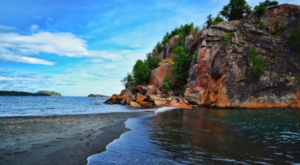 The Black Beach On Minnesota’s North Shore Looks Like Something From Another Planet