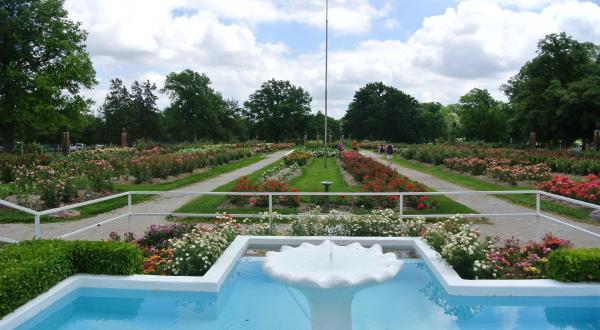 The 160-Acre Gage Park In Kansas Features A Rose Garden, A Train, And A Zoo