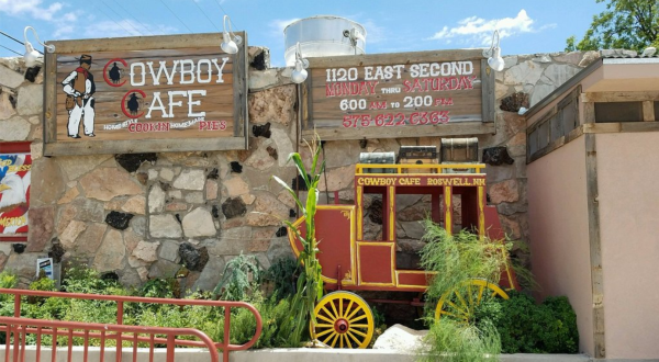 Enjoy A Plate Of Finger Lickin’, Homestyle Cookin’ At Cowboy Cafe In Roswell, New Mexico