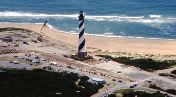 In 1999, The Entire Cape Hatteras Lighthouse In North Carolina Was Physically Moved Over Half A Mile – It Was A Big Deal