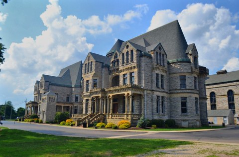 Two Of The Nation's Top Haunted Landmarks Are Within Driving Distance Of Cleveland