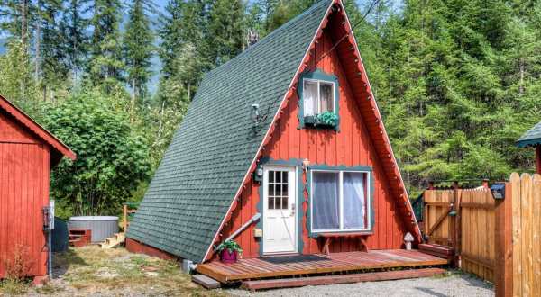 The One-Of-A-Kind Cabin In The Middle Of Rural Washington That’s A Summer Must-Visit