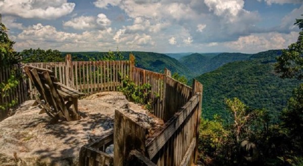 Take An Easy Out-And-Back Trail To Enter Another World At Grandview’s Turkey Spur Overlook In West Virginia