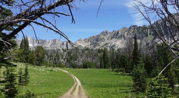 Come See Why Montana’s Beehive Basin Is One Of The Best Day Hikes In The Country