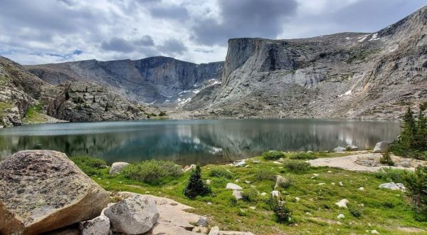 Take An Easy Out-And-Back Trail To Enter Another World At Lost Twin Lake In Wyoming