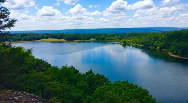 Look Over Breathtaking Vistas At Ragged Mountain Memorial Preserve In Connecticut
