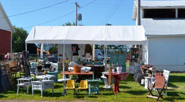 A 100-Mile Yard Sale Goes Right Through Illinois And It’s Filled With Treasures