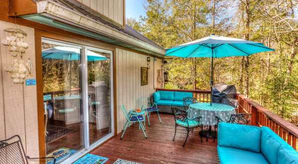 Enjoy Your Own Private Entertainment Deck At The Bird House In Mississippi