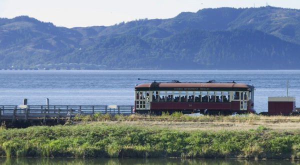 Climb Aboard A Gorgeous 1900s-Era Trolley And Take A Ride Back Through History In Oregon