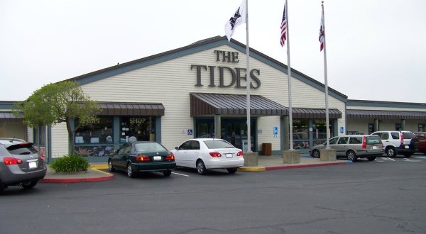 Featured In Hitchcock’s ‘The Birds’, Northern California’s Tides Wharf Restaurant Boasts Fresh And Delicious Seafood