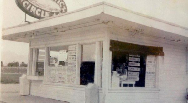 Fry Sauce Was Invented At This Charming Hamburger Stand In Utah In The 1950s