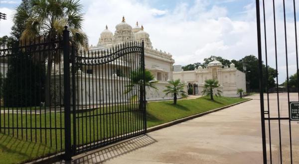 The Intricately Designed And Beautiful Hindu Temple Of Mississippi Is Like A Slice Of India Here In The Magnolia State