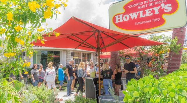 Howley’s Restaurant In Florida Offers Comfort Food In A 50’s-Style Diner Atmosphere