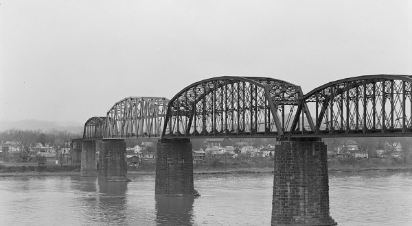 Built In The 1800s, The Parkersburg Railroad Bridge In West Virginia Was Once The Longest Bridge In The World