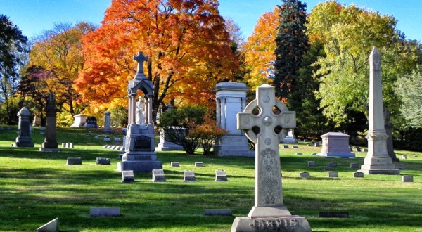 A 156-Year-Old Cemetery In Connecticut, Cedar Hill Is A Gorgeous Place For An Afternoon Stroll