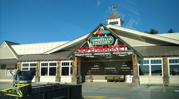 The Best Pizza In Maine Is Tucked Inside This Unassuming Grocery Store