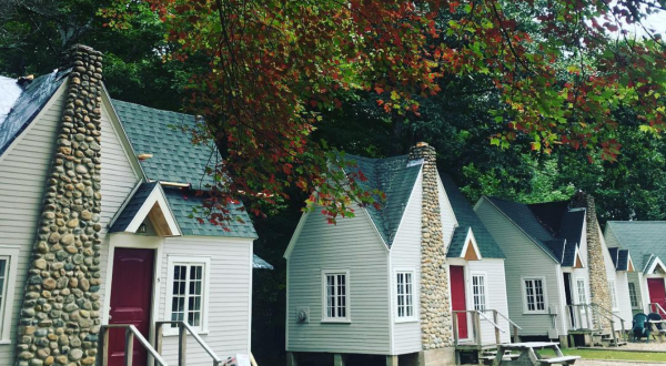 These Quaint Cottages On The Banks Of The Pemigewasset River In New Hampshire Will Make Your Summer Splendid