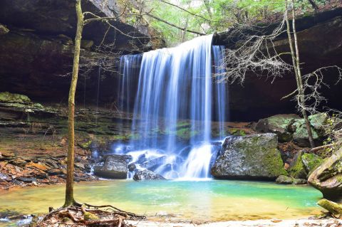 This Short And Easy Trail Will Lead You To One Of Alabama's Most Beautiful Waterfalls