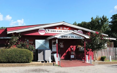 Dreamland Bar-B-Que Is One Of Alabama's Most Iconic Foods And You Can Have It Shipped Right To Your Doorstep