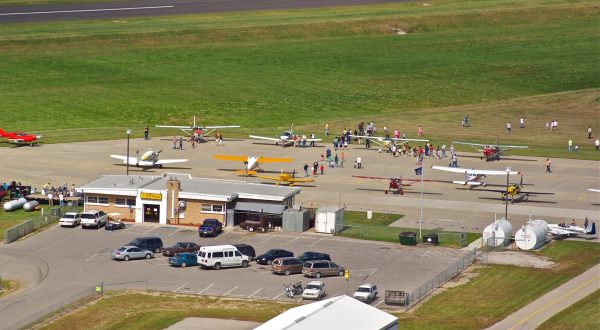 Watch Planes Land And Fill Up On Barbecue At Kansas’s We B Smoking, A Favorite Spot Next To A Small Town Airport