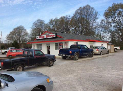 A Tiny, Unassuming Eatery, The Pit Stop Doles Out Some Of The Best BBQ And Biscuits In Mississippi