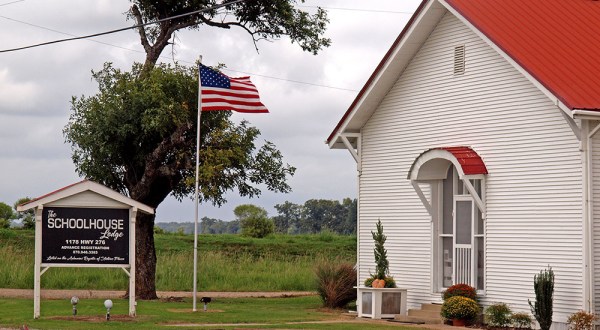 This Arkansas School House Turned Lodge Will Let You Relax With Class