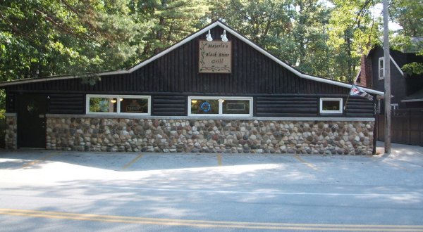 Dine On Delicious Comfort Food Among Wildlife At Majerle’s Black River Grill In Wisconsin
