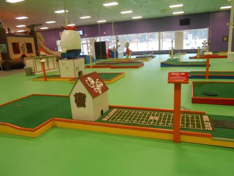 The State's Only Mississippi Themed Indoor Mini Golf Course Is Hiding Inside The Bounce Palace  