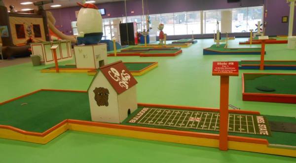 The State’s Only Mississippi Themed Indoor Mini Golf Course Is Hiding Inside The Bounce Palace  