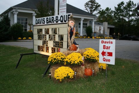 Davis Bar-B-Que In Georgia Is A Down-Home, Country-Style Restaurant The Locals Love
