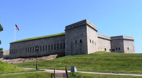 Explore A Historic Coastal Fortress At Fort Trumbull State Park In Connecticut