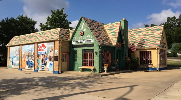 The Four Way Restaurant In Missouri Sits In A Former Gas Station And Is A Must Visit