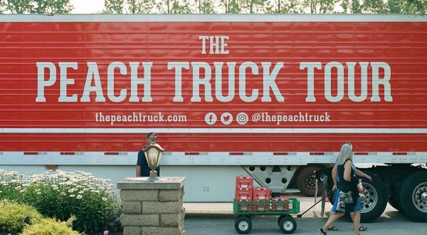 The 2020 Peach Truck Tour Will Bring The Most Mouthwatering Fruit Right To Kentuckians This Year