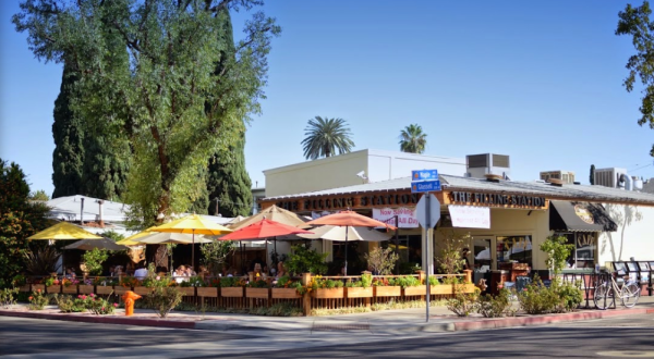 This Restaurant In Southern California Used To Be A Gas Station And You’ll Want To Visit