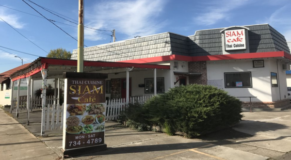 Siam Cafe In Medford, Oregon Is A Neighborhood Favorite For Takeout