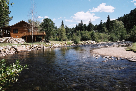 These Quaint Cottages On The Banks Of The Big Thompson River In Colorado Will Make Your Summer Splendid