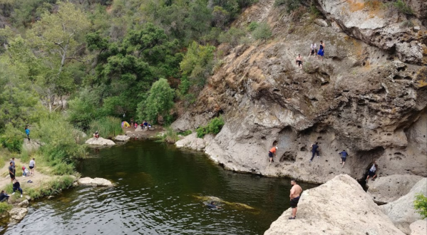 The Natural Swimming Hole In Southern California That Will Take You Back To The Good Ole Days