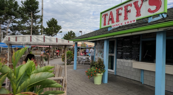 Cool Down With One Of The Best Milkshakes You’ve Ever Had At Taffy’s In Buffalo