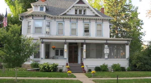 Spend The Night In A 142-Year-Old Victorian House At Candlelight Inn In Red Wing, Minnesota
