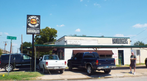 Cupp’s Is An Old Fashioned Drive-In Restaurant In Texas That Hasn’t Changed In Decades