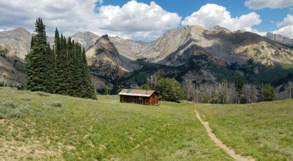 Hike Across Stunning Ridges And Valleys To A 1930s Cabin On The Pioneer Cabin Trail In Idaho