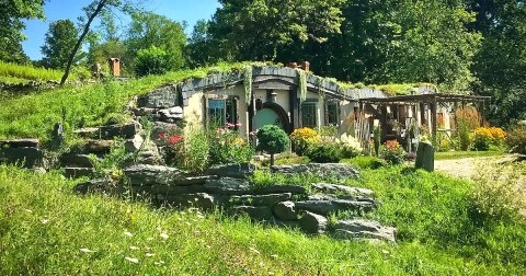 There’s A Hobbit-Themed Airbnb In Vermont And It’s The Perfect Little Hideout