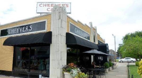 After Trying the Roasted Pecan Ice Cream Ball At Cheever’s Cafe In Oklahoma, You’ll Fall In Love