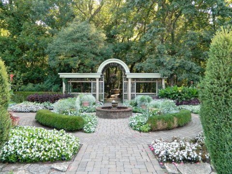 Take A Summer Stroll Through The Stunning Wegerzyn Gardens In Ohio