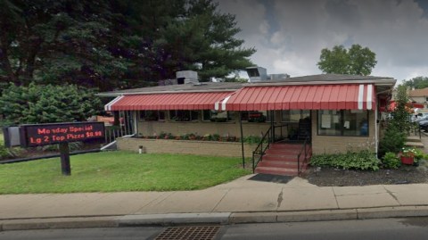 Bring A Hearty Appetite When You Visit This Old-Fashioned Diner Near Pittsburgh That Serves Huge Portions